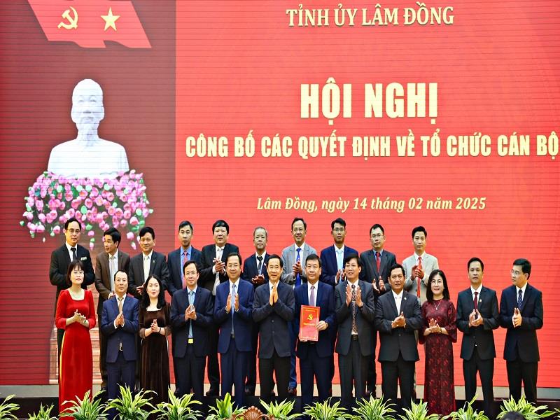 Trao quyết định thành lập Đảng bộ Các cơ quan Đảng tỉnh, đồng thời ra mắt Ban Chấp hành, Ban Thường vụ, Bí thư, Phó Bí thư Đảng ủy Các cơ quan Đảng tỉnh, nhiệm kỳ 2020 - 2025