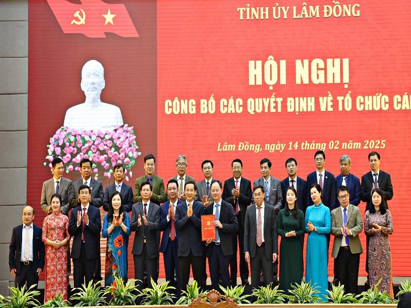 Trao quyết định thành lập Đảng bộ UBND tỉnh, nhiệm kỳ 2020 - 2025