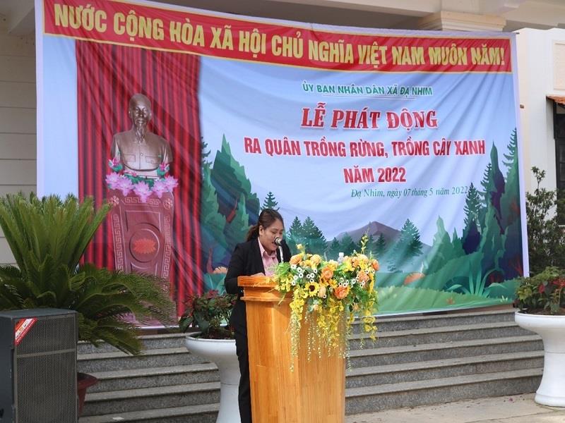 Đồng chí Kơ Să K’Kim - Chủ tịch UBND xã Đạ Nhim phát biểu tại buổi lễ