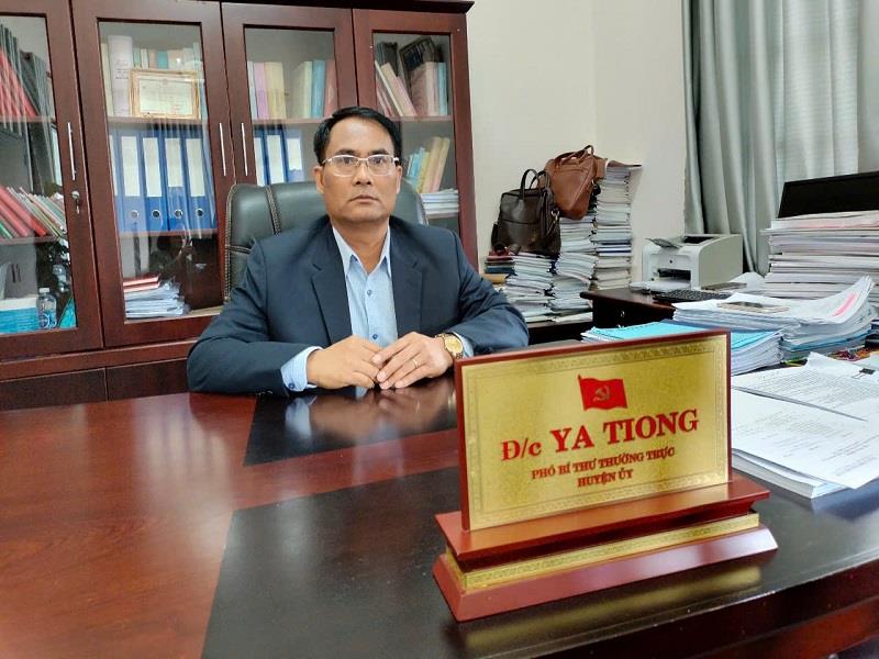 Đồng chí Ya Tiong- Phó Bí thư Thường trực Huyện ủy Lạc Dương trả lời Phỏng vấn