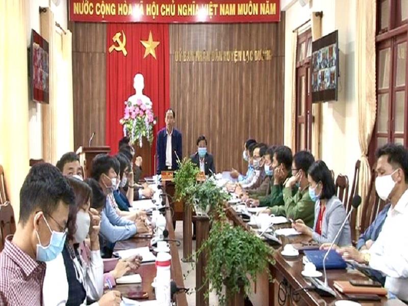 Quang cảnh hội nghị trực tuyến tại điểm cầu của huyện