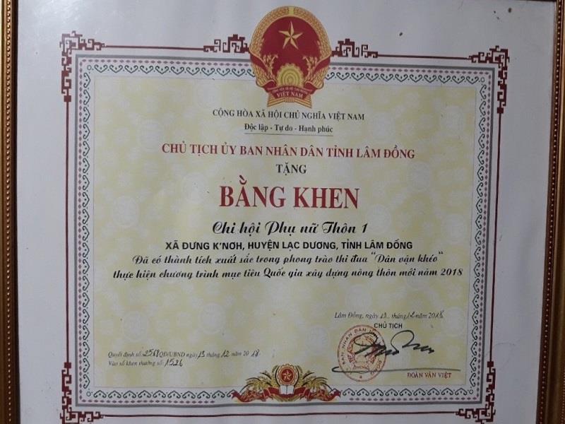 Bằng khen của Chủ tịch UBND tỉnh tặng Chi hội Phụ nữ thôn 1 xã Đưng K’Nớ vào năm 2018