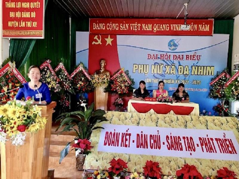 Đ/c Trần Thị Thuyên - Chủ tịch Hội LHPN huyện phát biểu chỉ đạo tại Đại hội