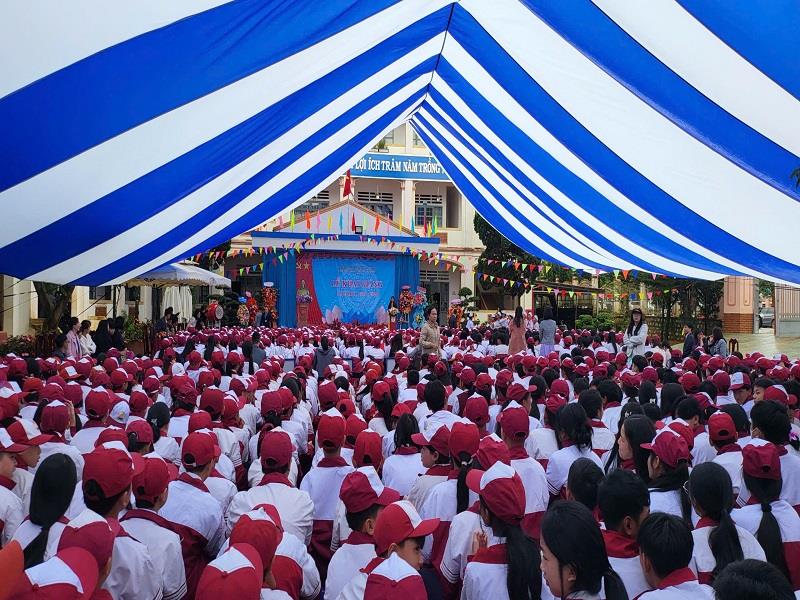 Hơn 1.000 học sinh trường THCS Hùng Vương, thị trấn Lạc Dương dự lễ khai giảng năm học 2024 - 2025