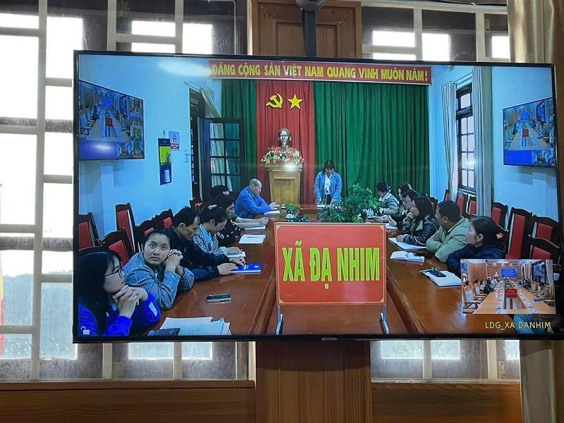 Đại diện lãnh đạo UBND xã Đạ Nhim phát biểu hưởng ứng
