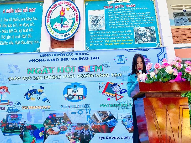 Trưởng Phòng Giáo dục và Đào tạo huyện Lạc Dương phát biểu khai mạc Ngày hội STEM