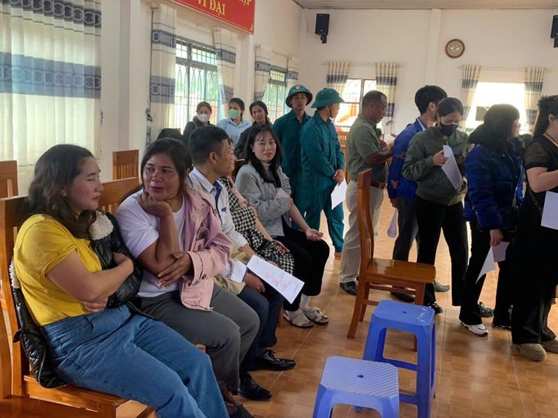 Rất đông cán bộ, công chức, viên chức, đoàn viên, thanh niên đến đăng ký hiến máu