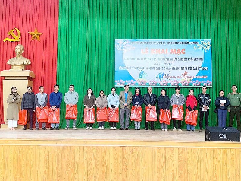 Trao quà Tết cho đoàn viên, người lao động có hoàn cảnh khó khăn
