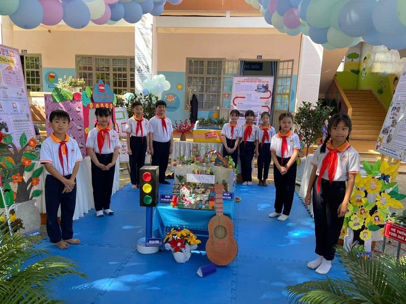 Gian trưng bày các sản phẩm STEM của Trường Tiểu học Trần Quốc Toản
