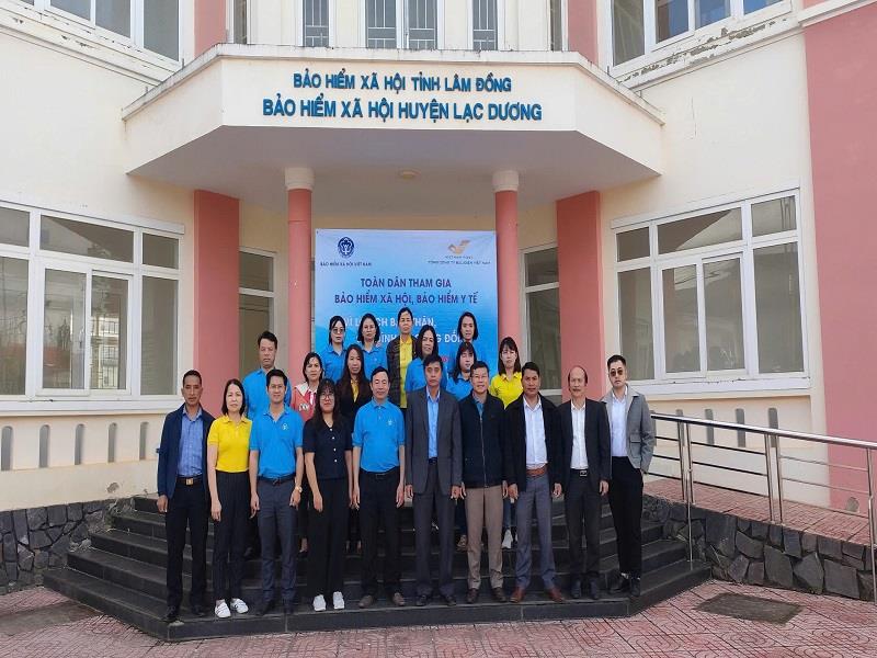 BHXH huyện Lạc Dương luôn chú trọng cải cách hành chính hướng tới sự hài lòng của người dân, doanh nghiệp