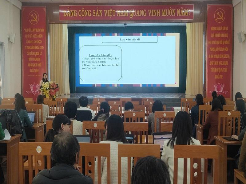 Quang cảnh lớp tập huấn