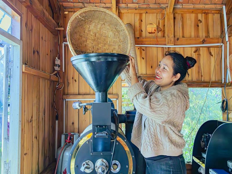 Cà phê Yu Mnang được sản xuất theo quy trình khép kín và ứng dụng công nghệ số