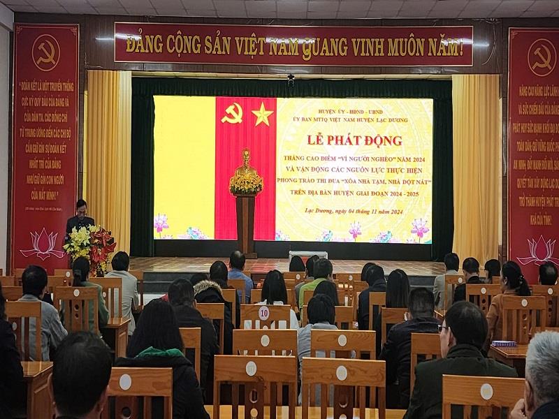 Quang cảnh Lễ phát động tại Hội trường Huyện ủy