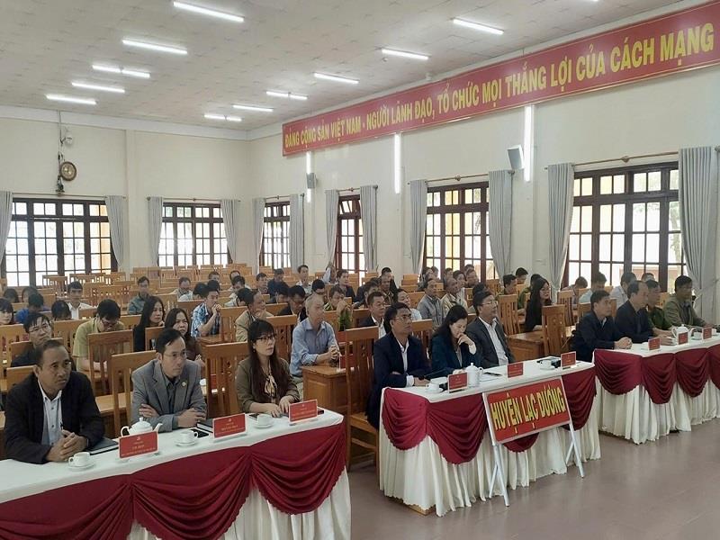 Các đại biểu dự Lễ hưởng ứng phát động tại Hội trường Huyện ủy
