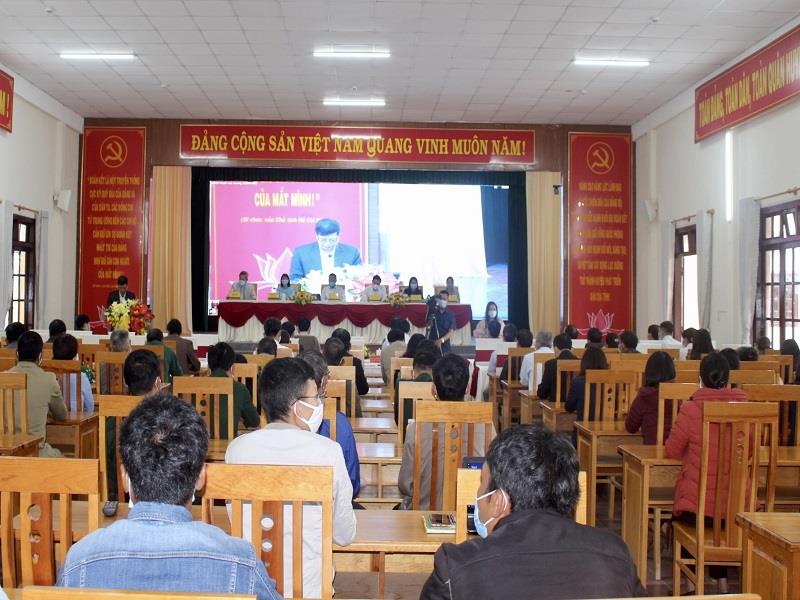 Hội nghị trực tuyến tiếp xúc cử tri tại huyện Lạc Dương để những người ứng cử đại biểu Quốc hội khóa XV tại đơn vị bầu cử số 1, tỉnh Lâm Đồng vận động bầu cử