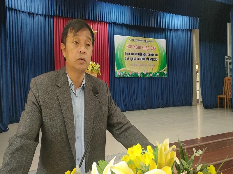 Đồng chí Cil Poh - Phó Chủ tịch UBND huyện Lạc Dương phát biểu tại Hội nghị