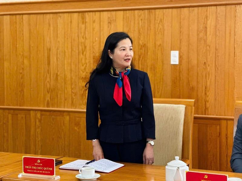 Đồng chí Trần Thị Chúc Quỳnh - TUV, Bí thư Huyện ủy phát biểu giao nhiệm vụ