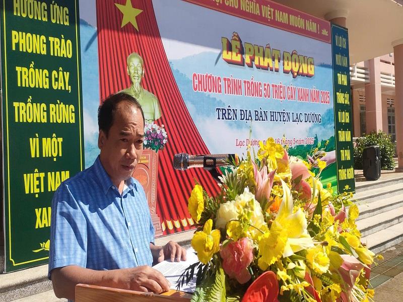 Đồng chí Lê Chí Quang Minh - Phó chủ tịch UBND huyện phát biểu tại Lễ phát động