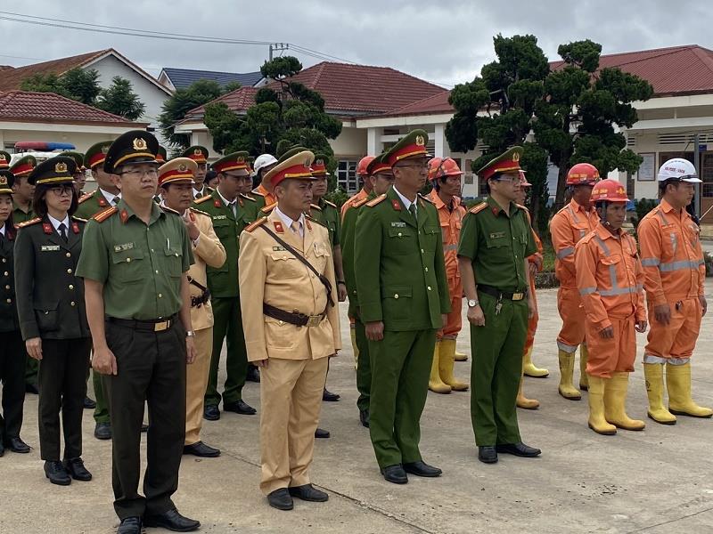 Các lực lượng tham gia lễ ra quân