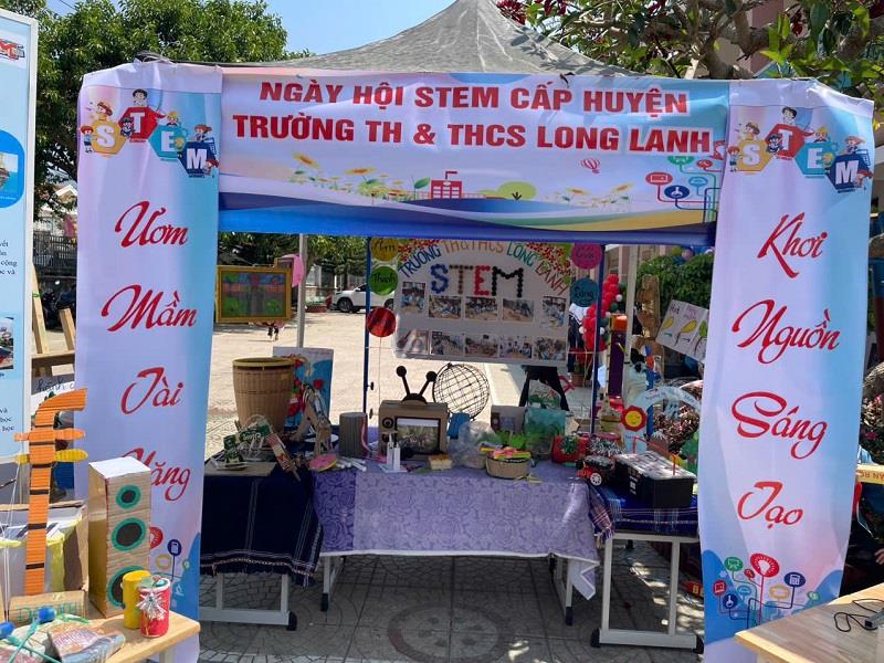 Gian trưng bày các sản phẩm STEM của Trường Tiểu học và Trung học cơ sở Long Lanh