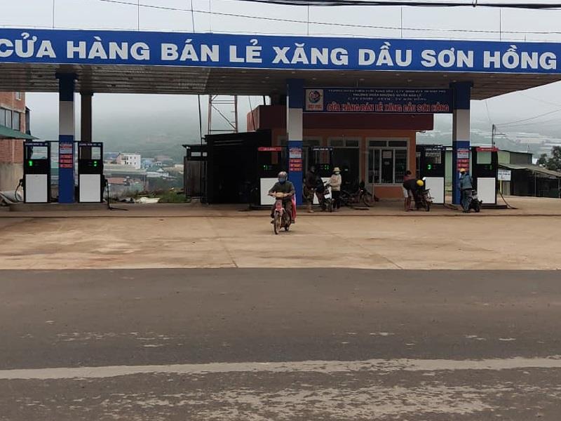 Các cửa hàng kinh doanh xăng dầu chấp hành nghiêm các biện pháp phòng dịch Covid-19