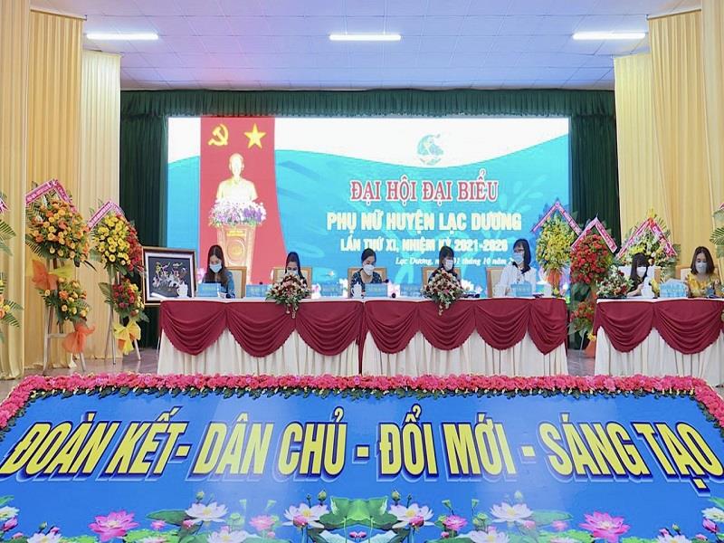 Đoàn Chủ tịch và Thư ký Đại hội