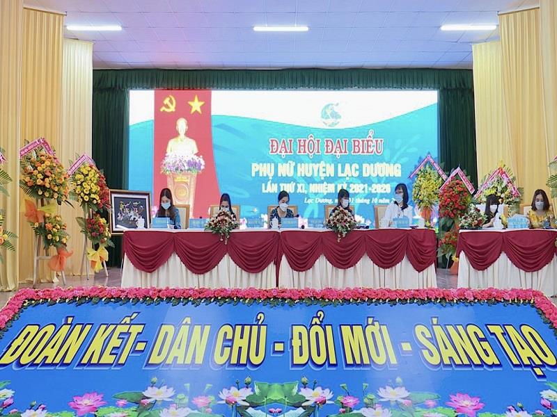 Đoàn Chủ tịch và Thư ký Đại hội