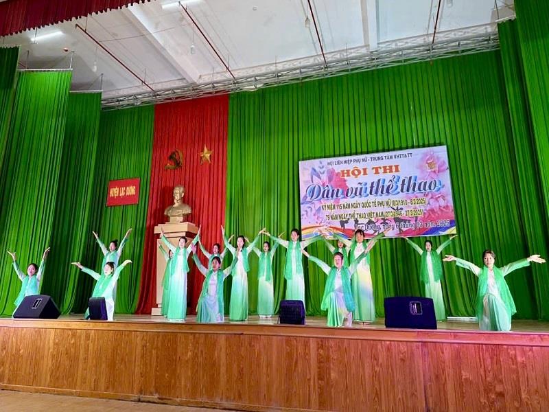 Phần thi của đội xã Đạ Chais