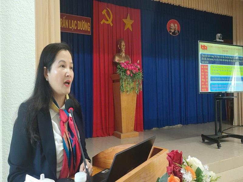 Đồng chí Trần Thị Chúc Quỳnh - TUV, Bí thư Huyện ủy Lạc Dương quán triệt nội dung bài viết của đồng chí Tổng Bí thư Tô Lâm về “Tổ chức tốt đại hội đảng bộ các cấp, nhiệm kỳ 2025 - 2030”