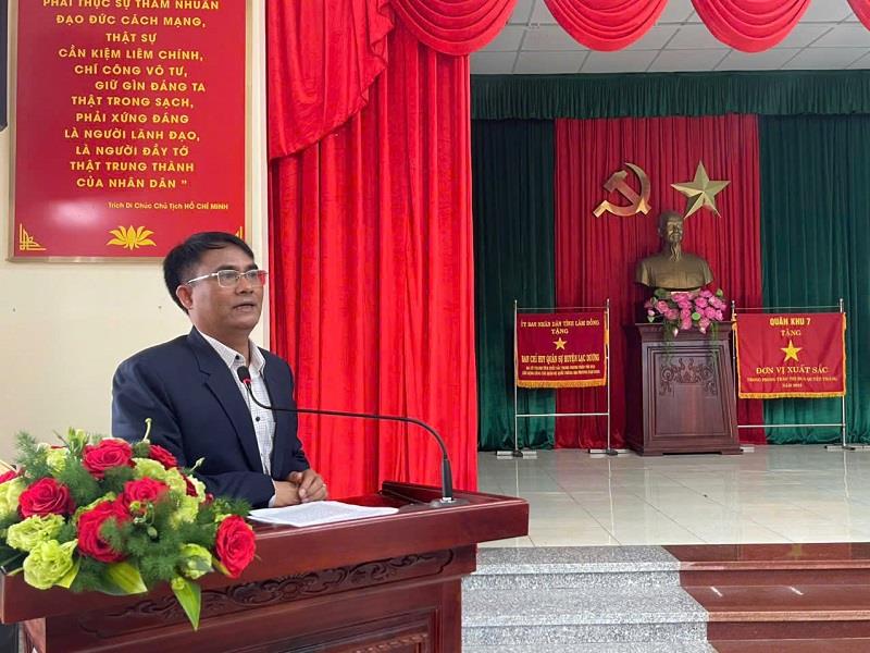 Đồng chí Ya Tiong - Phó Bí thư Thường trực Huyện ủy phát biểu chỉ đạo tại Hội nghị