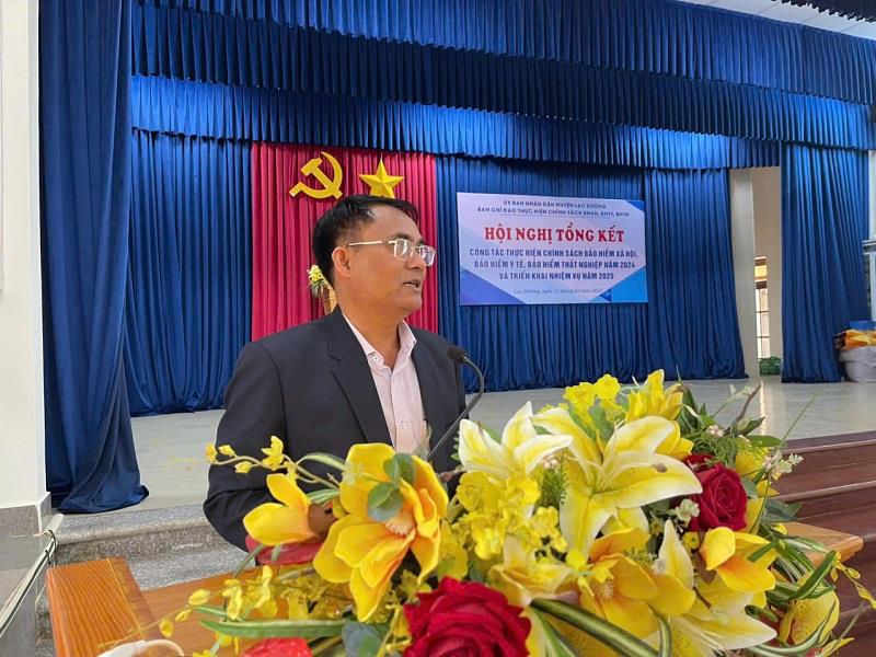 Phó Bí thư Thường trực Huyện ủy Ya Tiong phát biểu chỉ đạo tại hội nghị