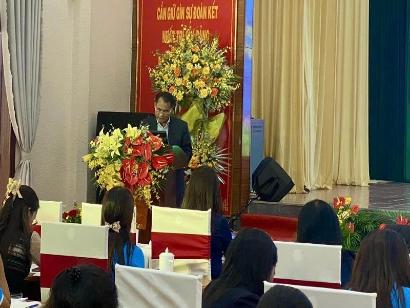 Đồng chí Ya Tiong - Phó Bí thư Thường trực Huyện ủy phát biểu chỉ đạo tại hội nghị