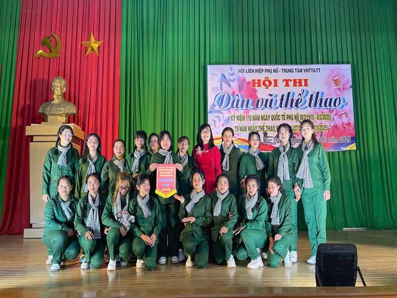 Với màn trình diễn ấn tượng, đội thi xã Lát đã xuất sắc dành giải Nhất