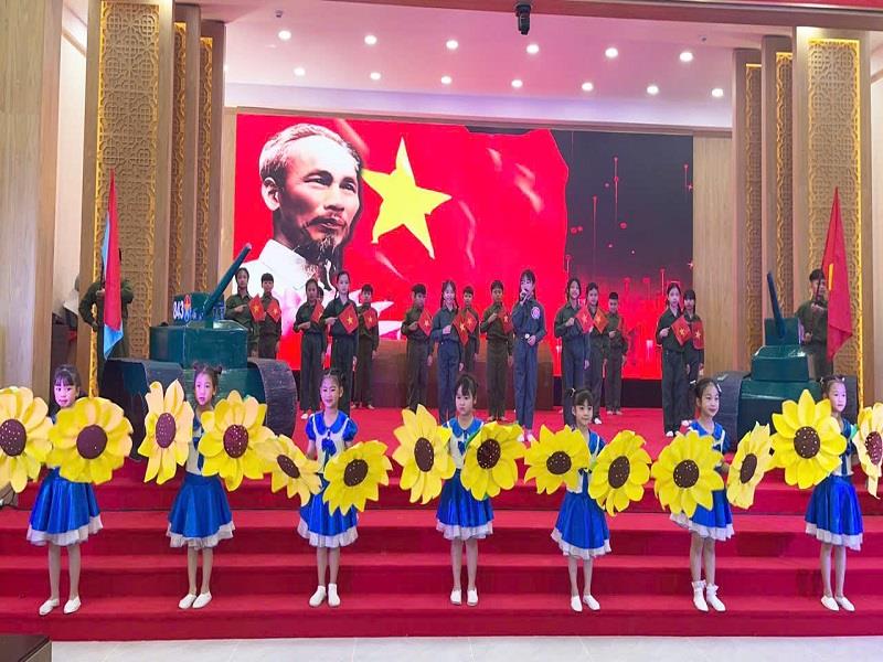 Trường Tiểu học Trần Quốc Toản đưa đến hội thi câu chuyện về anh hùng Phan Đình Giót với sự đầu tư công phu