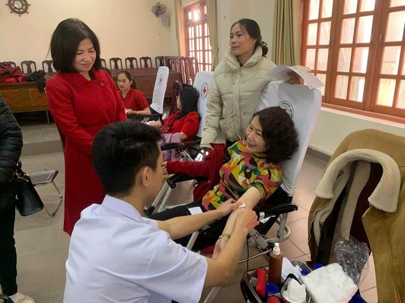 Ngày hội hiến máu thu hút đông đảo cán bộ, công chức, viên chức và người dân tham gia