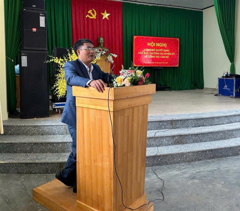 Phó Bí thư Thường trực Huyện ủy phát biểu giao nhiệm vụ