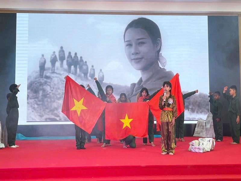 Trường Tiểu học Đưng K’Nớ mang đến hội thi câu chuyện Huyền thoại 10 cô gái Ngã ba Đồng Lộc