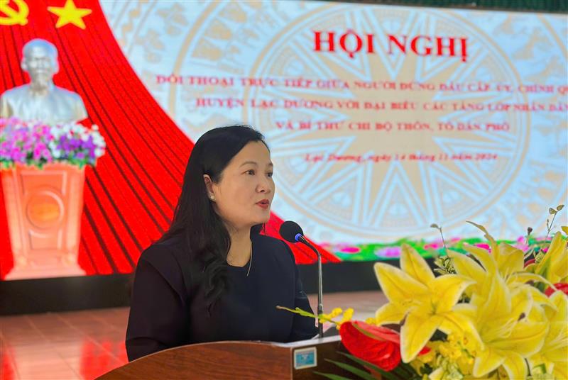 Đồng chí Trần Thị Chúc Quỳnh - TUV, Bí thư Huyện ủy phát biểu kết luận tại hội nghị
