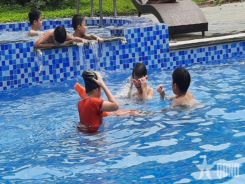 Các em học sinh ở TP Vĩnh Yên (Vĩnh Phúc) vui chơi trong dịp hè. Ảnh: TRUNG HIẾU