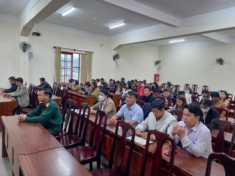 Đại biểu và học viên dự lễ bế mạc lớp học