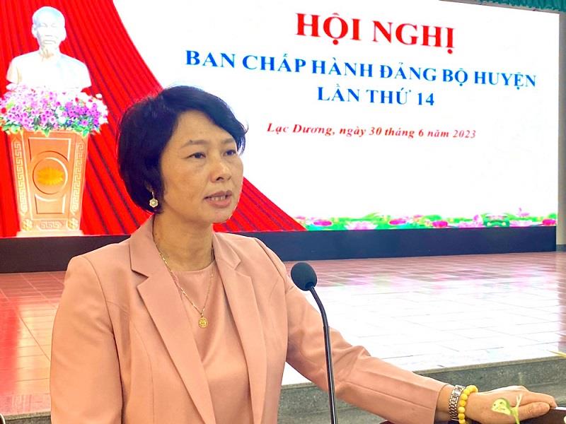 Đồng chí Phạm Thị Phúc - Ủy viên Ban Thường vụ, Trưởng Ban Dân vận Tỉnh ủy phát biểu chỉ đạo hội nghị