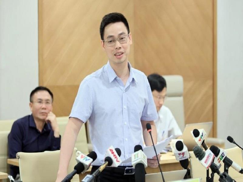 Ông Trần Quang Hưng, Phó Cục trưởng tập sự Cục An toàn thông tin trả lời các câu hỏi của phóng viên đại diện cho các cơ quan báo chí tại họp báo