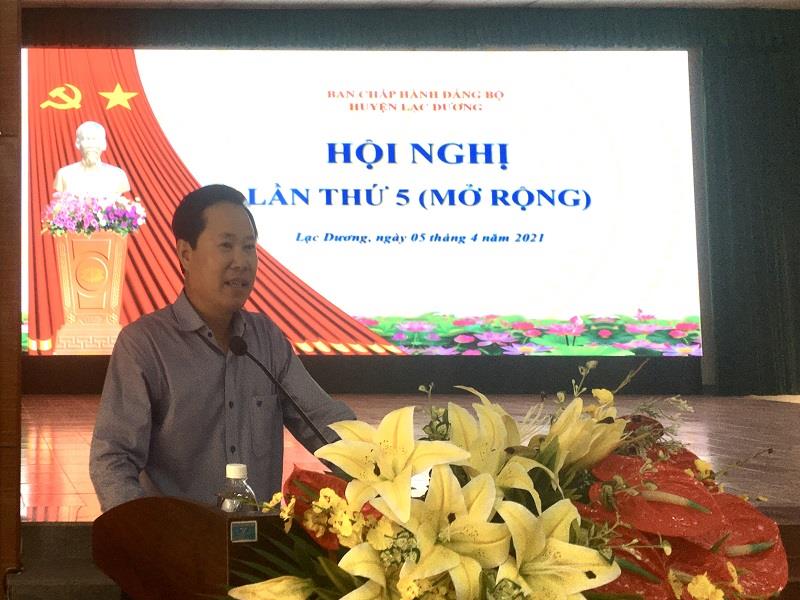 Đồng chí Phạm Triều - TUV, Bí thư Huyện ủy phát biểu tại hội nghị