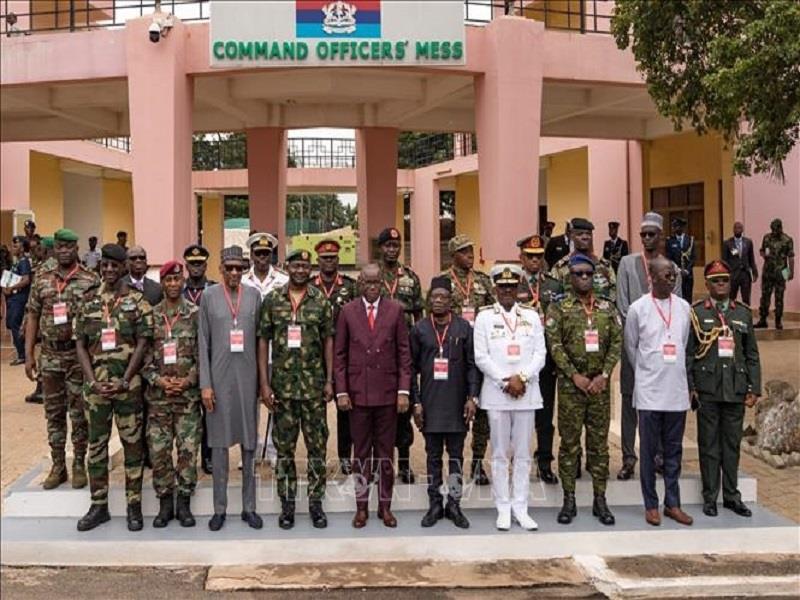 Các đại biểu chụp ảnh chung trong một hội nghị bất thường của ECOWAS ở Ghana, ngày 17/8 (Ảnh: AFP/TTXVN)