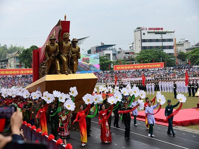 Lễ kỷ niệm 70 năm Chiến thắng Điện Biên Phủ “lừng lẫy năm châu, chấn động địa cầu” diễn ra tại tỉnh Điện Biên sáng 7/5.(Ảnh: Nguyễn Dương/CPV)