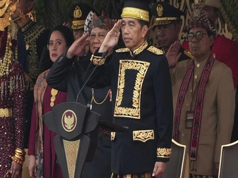 Tổng thống Joko Widodo (giữa) tham dự lễ kỷ niệm 79 năm ngày quốc khánh tại Thủ đô mới Nusantara ngày 17/8. (Ảnh: AP)