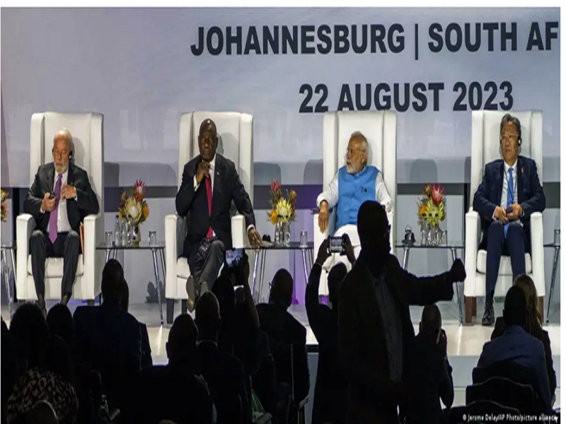 Các nhà lãnh đạo của nhóm các nền kinh tế mới nổi BRICS bắt đầu Hội nghị thượng đỉnh kéo dài 3 ngày tại Johannesburg, Nam Phi , ngày 22/8. (Ảnh: Jerome Delay/AP).