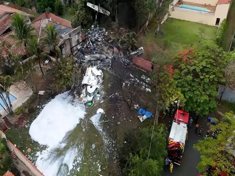 Hình ảnh trên không cho thấy hiện trường vụ rơi máy bay. Ảnh: CNN Brasil.
