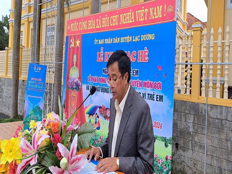Phó Chủ tịch UBND huyện Lạc Dương Cil Poh phát biểu khai mạc
