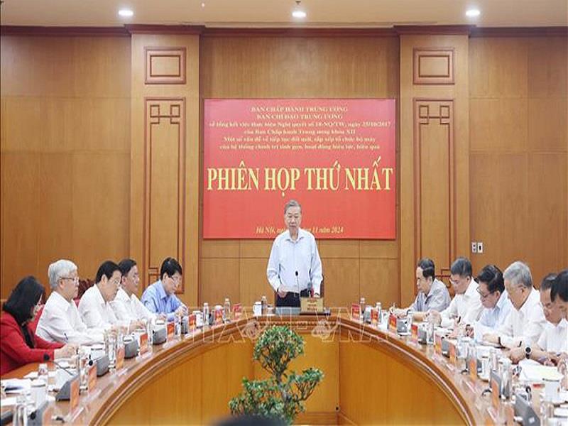 Tổng Bí thư Tô Lâm, Trưởng Ban Chỉ đạo Trung ương về tổng kết thực hiện Nghị quyết số 18 - NQ/TW, ngày 25/10/2017 của Ban Chấp hành Trung ương Đảng khoá XII Một số vấn đề về tiếp tục đổi mới, sắp xếp tổ chức bộ máy của hệ thống chính trị tinh gọn, hoạt động hiệu lực, hiệu quả chủ trì Phiên họp thứ nhất của Ban Chỉ đạo, ngày 19/11/2024